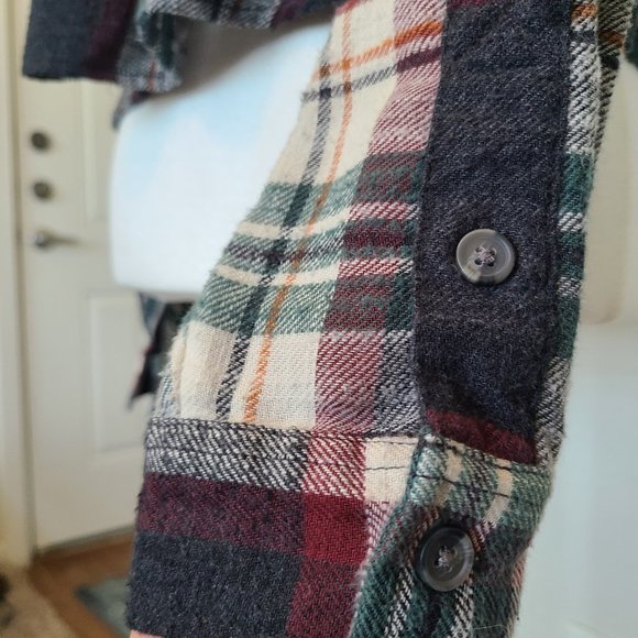 American Eagle Cropped Button Down Flannel NWOT - Picture 10 of 15